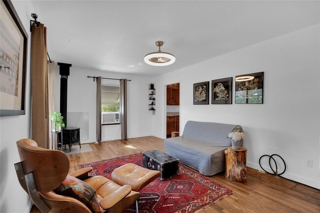 Primary Photo - 1607 E 4th St