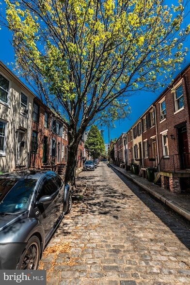 Building Photo - 640 Dover St