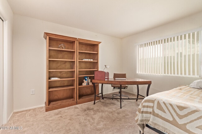 Building Photo - 13636 N Redwood Dr