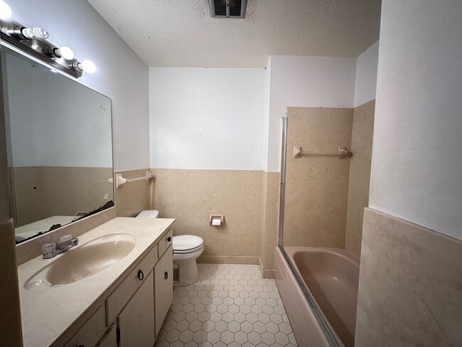 Building Photo - 821/823 Glendale Rd.