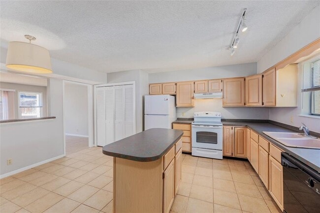 Building Photo - 1859 Coronado Hills Dr