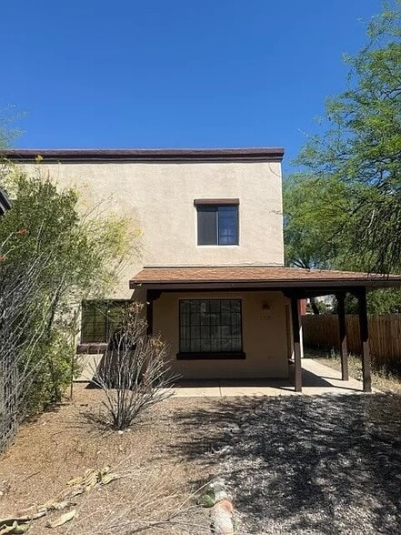 Building Photo - LUXURY DUPLEX