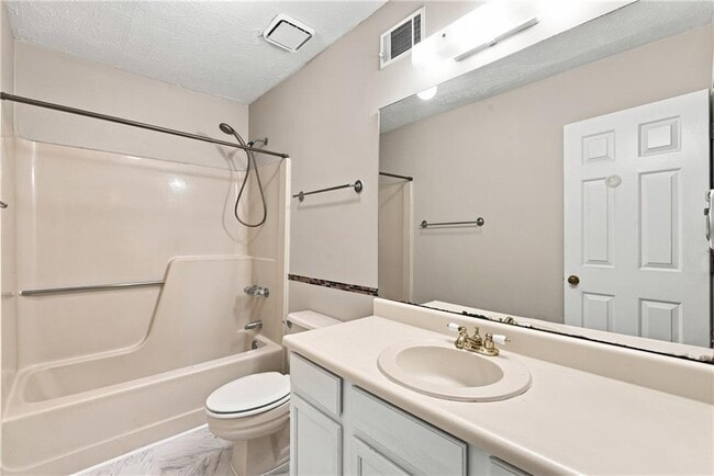Building Photo - 136 Sterling Ct