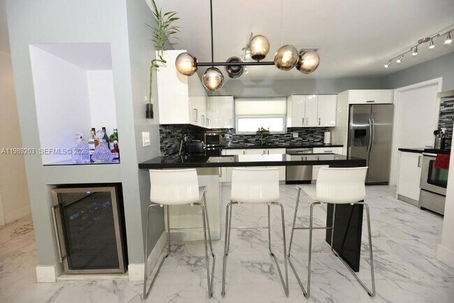 Building Photo - 909 N 13th Ct