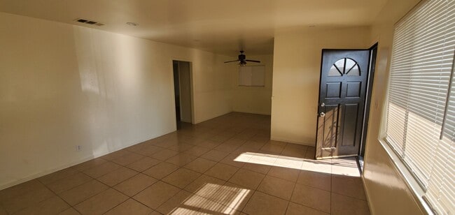 Building Photo - 4 Bedrooms, 2 Baths, Victorville Home in Tatum Track