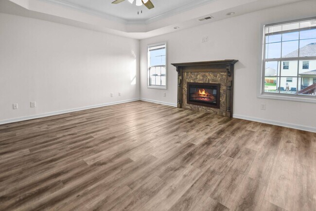 Building Photo - Pet Friendly Four Bedroom!