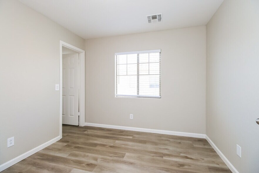 Building Photo - 407 N Ranger Ct
