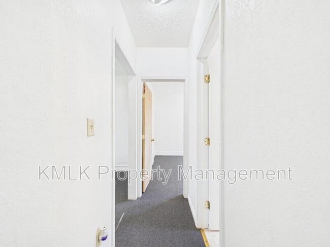 Building Photo - 533 Gage St