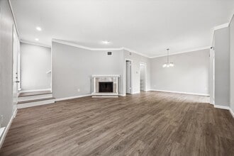 Building Photo - 2100 Tanglewilde St