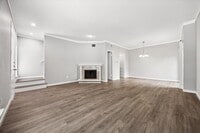 Building Photo - 2100 Tanglewilde St