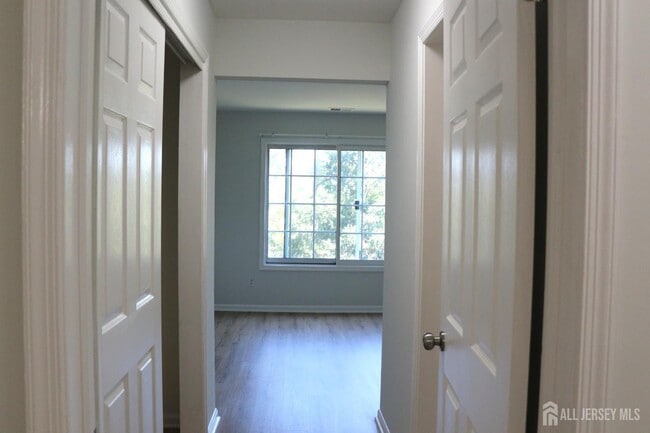 Building Photo - 732 Waterford Dr