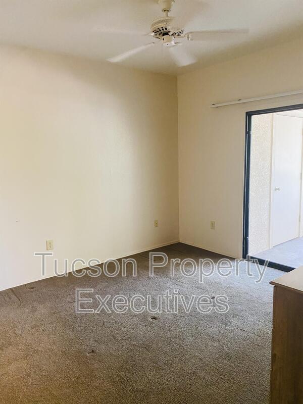 Building Photo - 2550 E River Rd