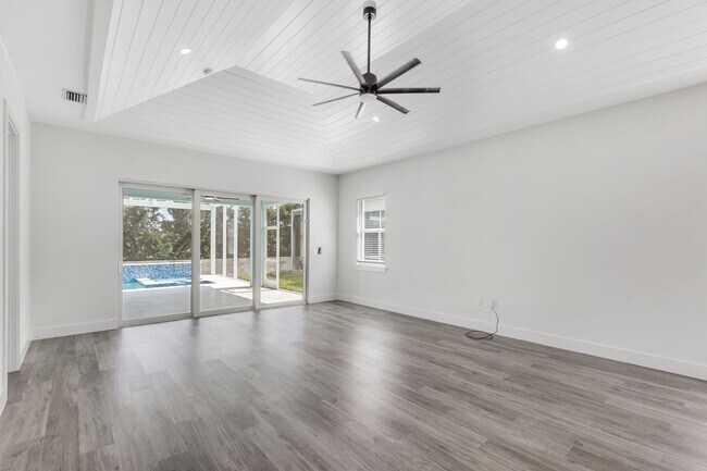 Building Photo - ** SEAHORSE AT CAMBRIA ** 3 BED + DEN - 3....