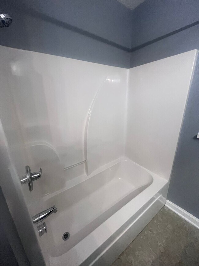 Building Photo - Lovelaceville Road