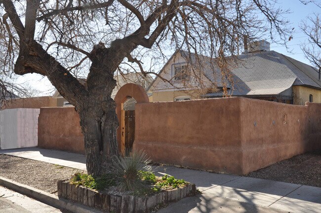 Building Photo - 711 Arno St SE