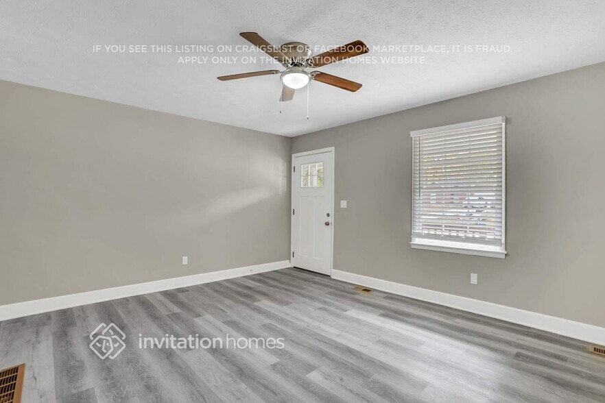 Building Photo - 3724 Manhattan Dr