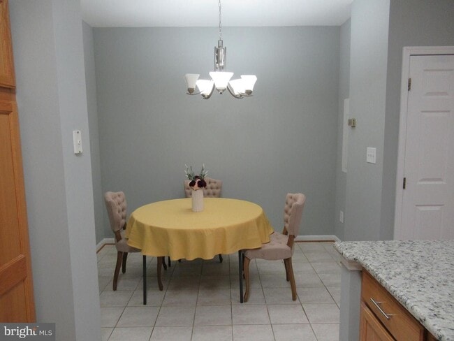 Building Photo - Beautiful 3 BR 3.5 BA Townhouse in Germantown