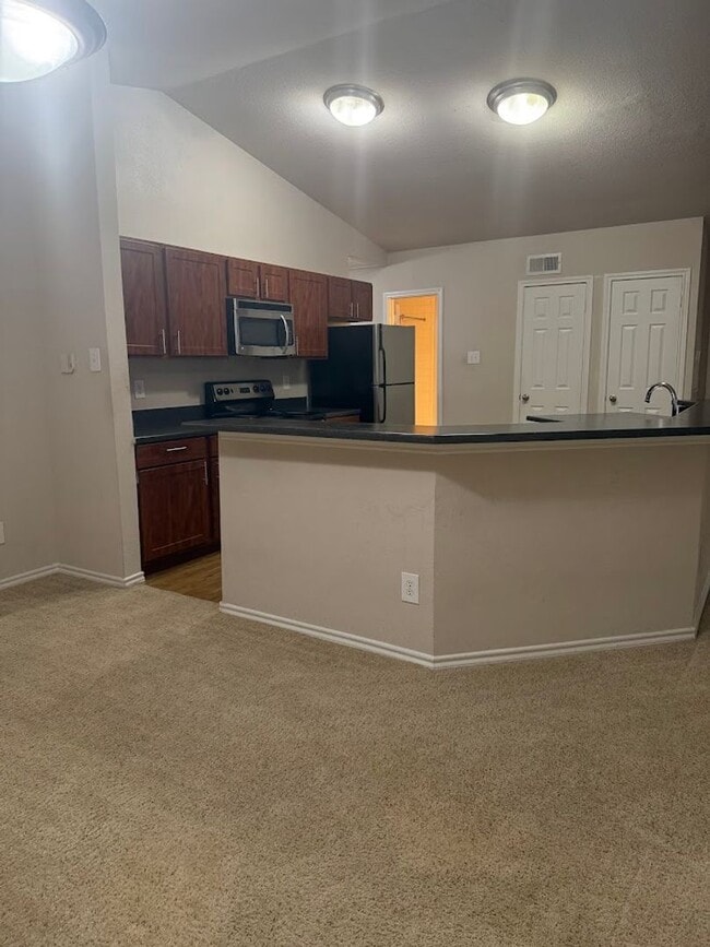 Building Photo - 2 BD with Garage - Dog Park - Resort Pool ...