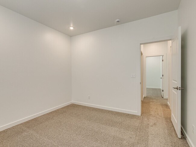Building Photo - Home in Edmond/Oklahoma City