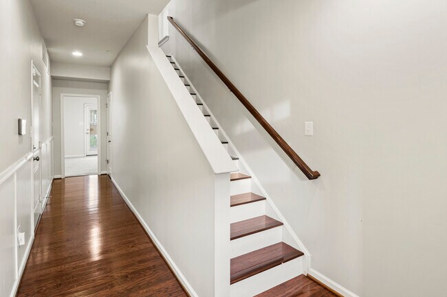 Building Photo - 214 Tanner Ln