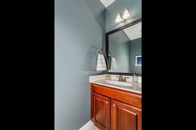 Building Photo - Four Bedroom with Outdoor Kitchen in Shalimar