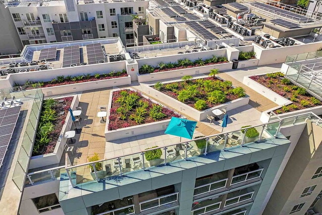 Building Photo - The Dylan