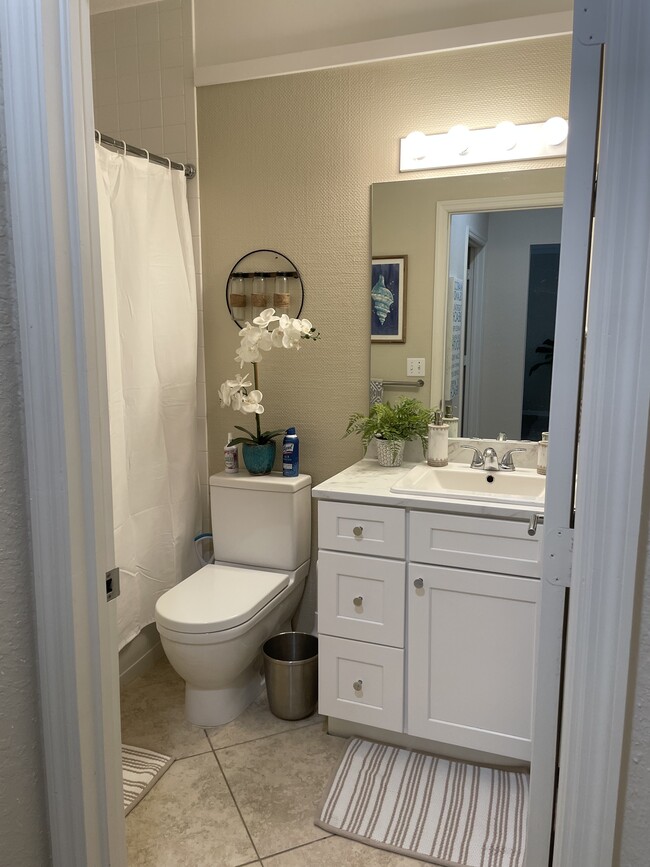 Guest Bathroom - 3235 Cypress Glen Way