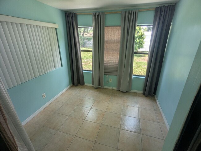 Building Photo - For Rent: 4 Bedroom, 3  Bathroom, Office/Den, Sunroom/Florida room, Large Shed, Huge backyard