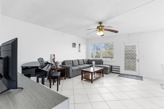 Building Photo - 3028 Harwood D