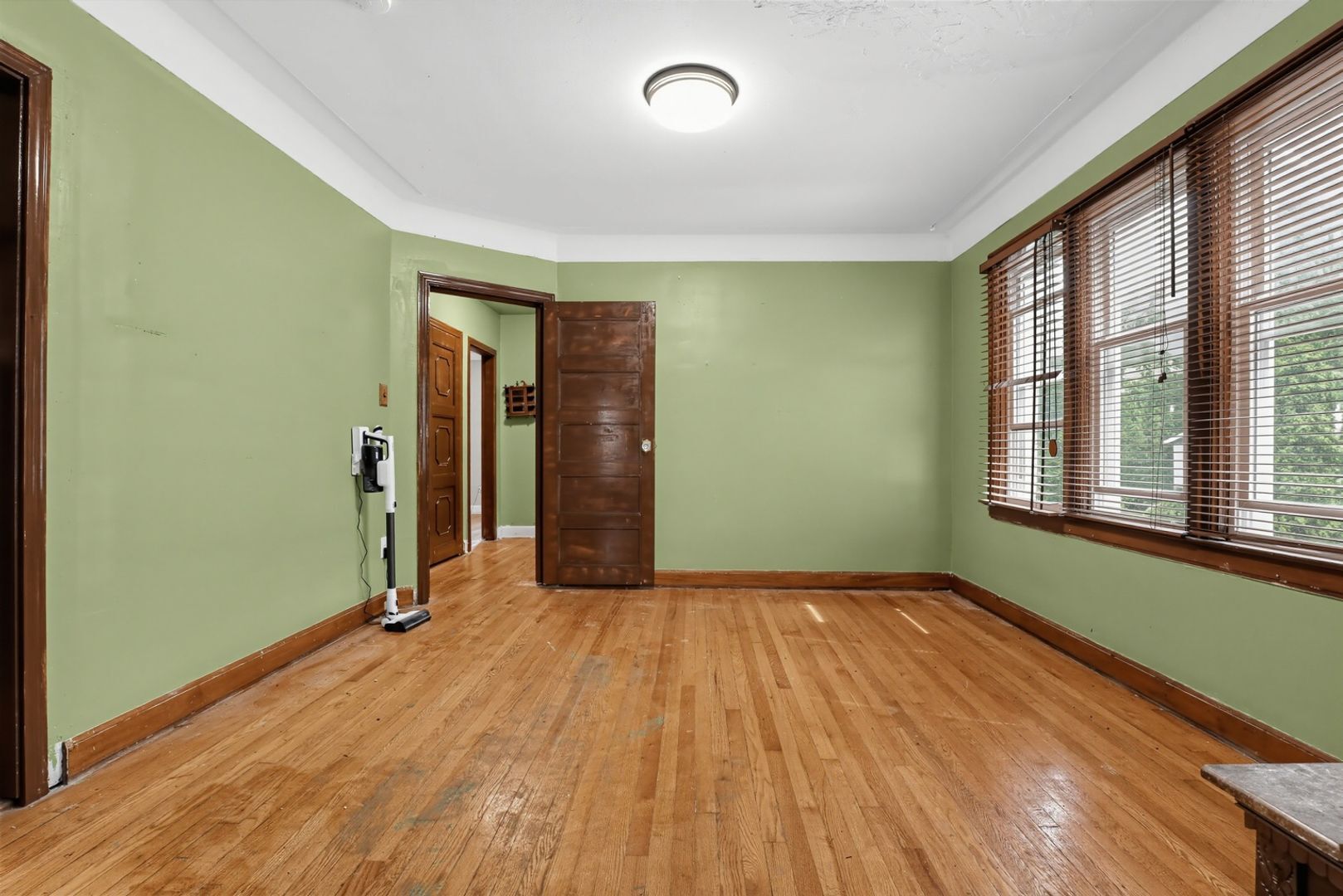 Building Photo - 884 Beaconsfield Ave