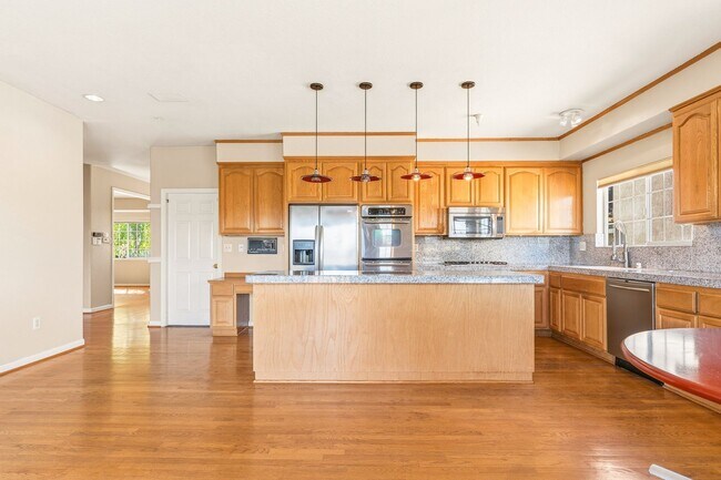 Building Photo - Expansive Valley Views & Private Living in Castro Valley - 4BD/3BA Exec Home