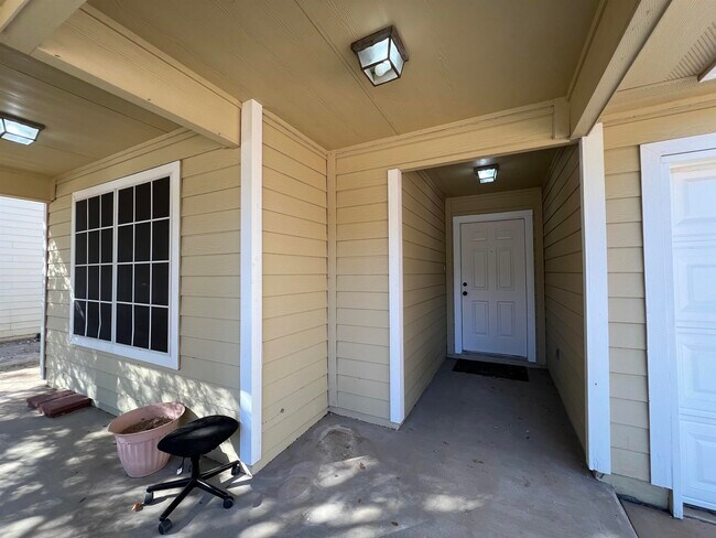 Building Photo - 1738 Aransas Pass Dr