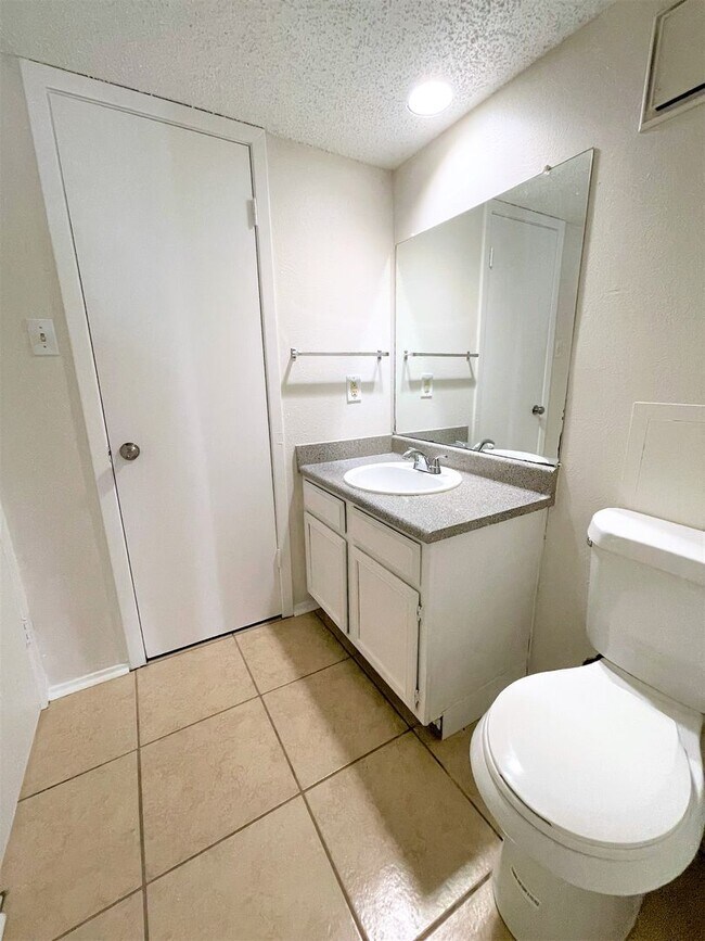 Building Photo - Charming 2 Bedroom in Garland