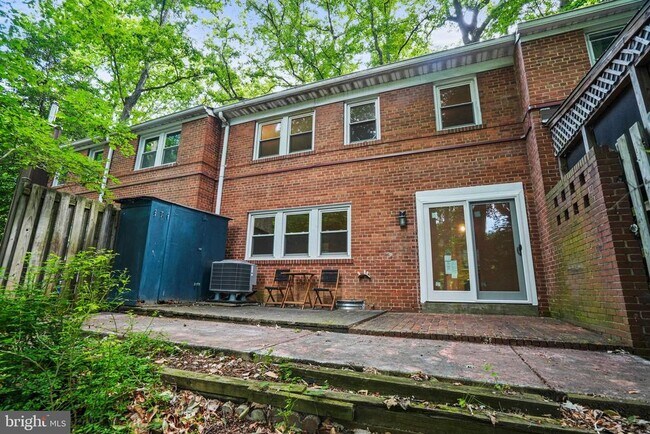 Building Photo - 8525 Geren Rd