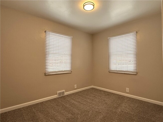 Building Photo - 714 Pershing St