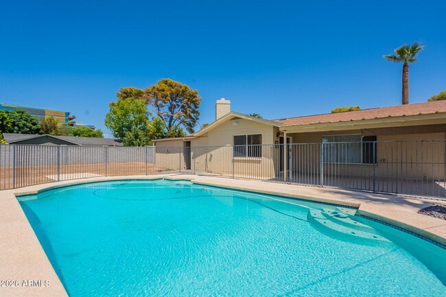 Building Photo - 6839 E Montecito Ave