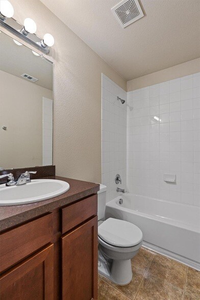 Building Photo - 15012 Parrish Ln
