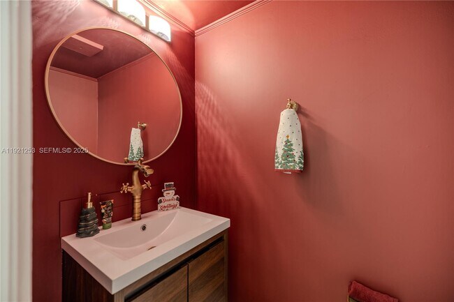 Building Photo - 2810 N 46th Ave