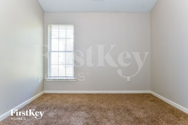 Building Photo - 9553 Lakeview Cir