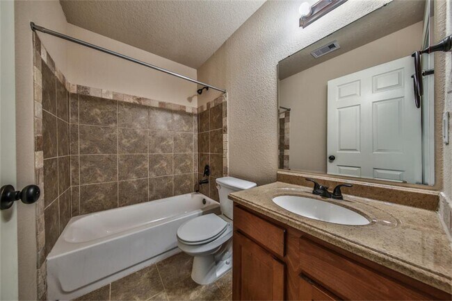 Building Photo - 10595 Royal Andrews Dr