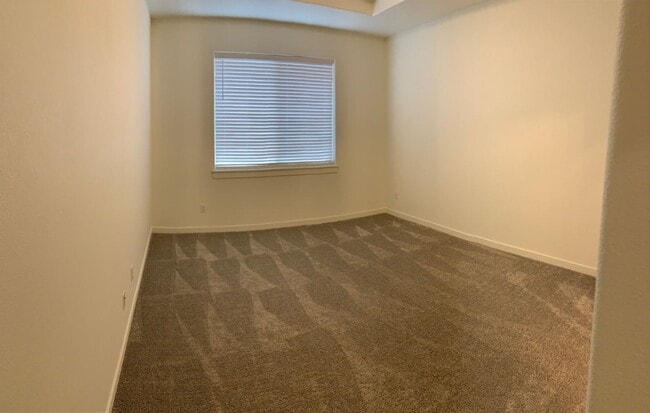 Building Photo - $2,700 - Nice Three-Bedrooms, Two-Baths Ca...