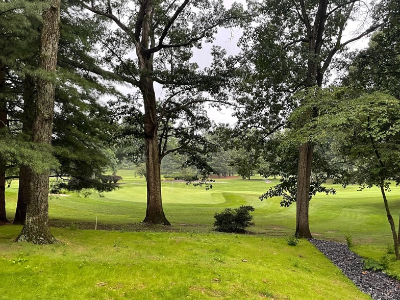 Building Photo - 6580 Fairway Dr W