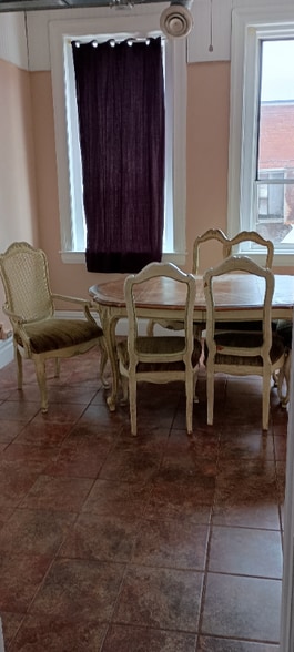 Building Photo - 617 Market St