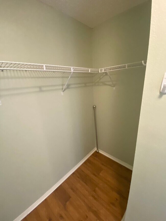 Building Photo - Beautiful 2 + 2 Villa, Turnkey ANNUAL Leas...