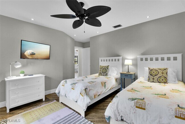 Building Photo - 167 Torrey Pines Point