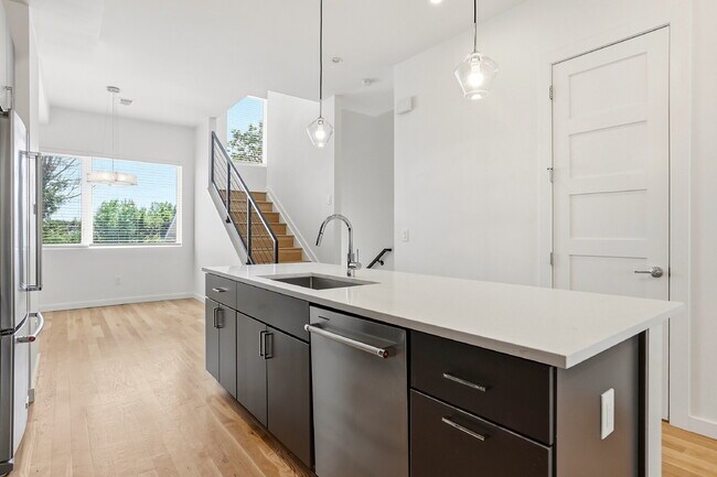 Building Photo - $2,745.95, 2-bed, 2.5 bath, located in Denver with a Rooftop Patio