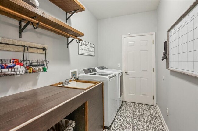 Building Photo - 4750 Spring Wood Trace
