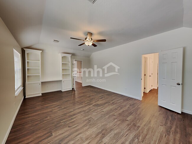 Building Photo - 3347 Bent Spring Ct