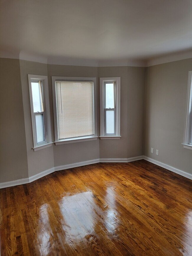 Building Photo - Fully Renovated 3-Bedroom Home – Move-In R...