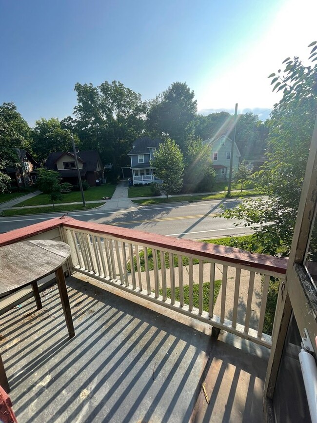 Building Photo - Private Rooms Available on Packard – Utilities & Wi-Fi Included!